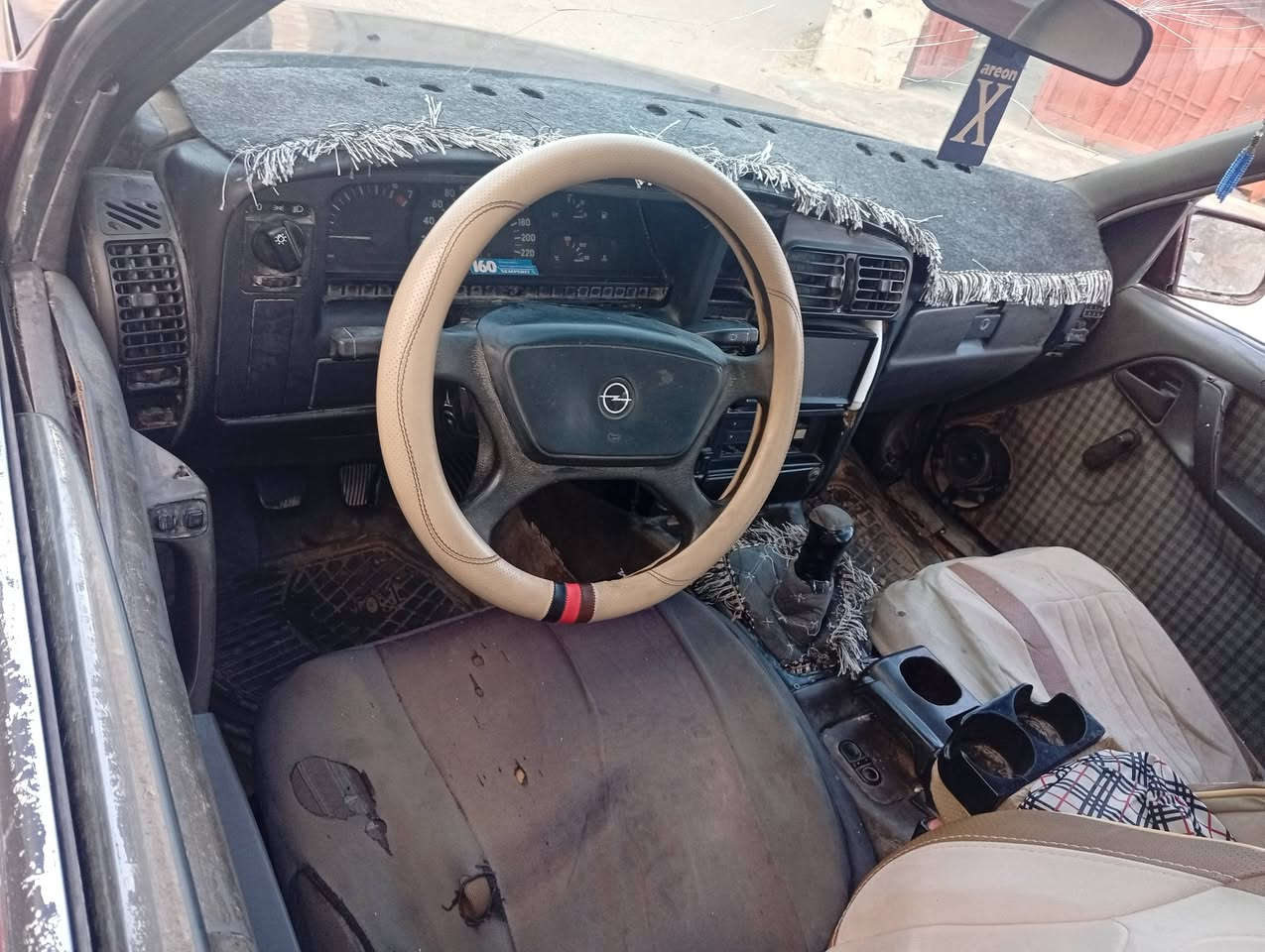 من رخصت الدمن اوبل اوميكا موديل 1989 رقم الماني ار سنويه كارتونيه نافذه 2020ابيع بدون اتعهد سرقه وعشائر السعر 13 وبيهه مجال ***********
