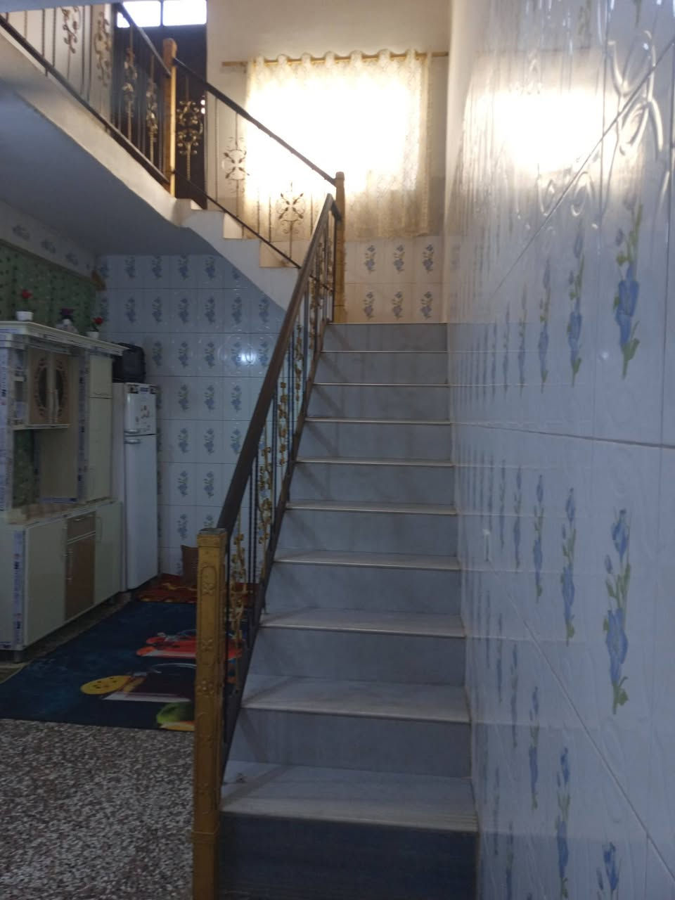 دار للبيع بمنطقه الحسينيه مسقط شارع ابو مهند بدايه مسقط البيت على ساحه 100 متر غرفتينم بيت كامل من كل شيء  هذا الرقم***********
