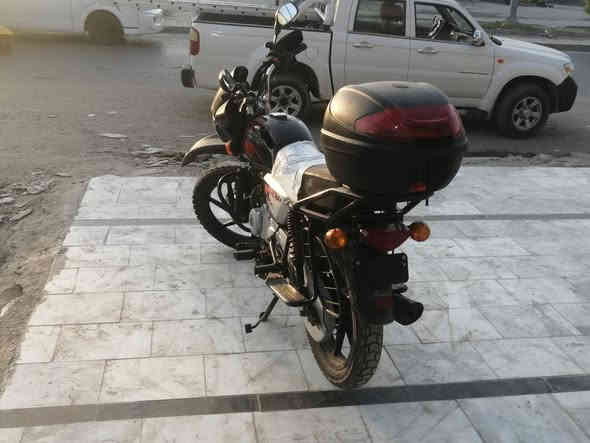 سلام عليكم دراجه بوكسر البيع موديل ٢٠٢١  مجفتهه مره واحد فقط بيهه صوت بل مكينه كهربايات كلهه شغاله تشتغل نكره  حلوه ونضيفه مرقمه  كامله اوراقهه موجوده وشغل وتطلع مكاني بغداد الحسينيه الراشديه رقمي *********** بس واتساب سعر مليون و٢٥٠ الف وبيهه مجال بسيط  الي تفيده يدخل  خاص او عل واتساب
