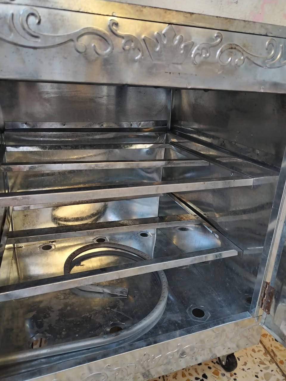 فرن جديد للبيع السعر 40 بعقوبه التحرير الرقم ***********
