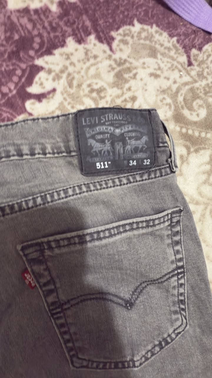 ليفايز Levi's رمادي مميز نظيف جداً قياس 32 شبه جديد السعر 15 الف


**إذا كنت صاحب هذا الإعلان وتريد حذفه لأي سبب، رجاءا أرسل رسالة إلى الدعم الفني**