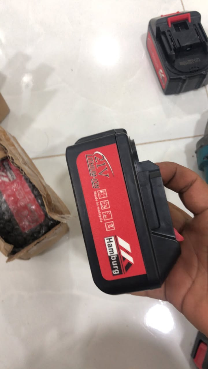 السلام عليكم 
بطاريات مال امزون عشره خليه ما مستخدمات كلهن مفحوصات وجدد علشغل ٢٥بطاريه للبيع اذا شلعه ابيع ب ٢٠٠ وبيهن مجال واذا مفرد الوحده ب ١٠ جديد غير مستخدم رقمي *********** واتساب
