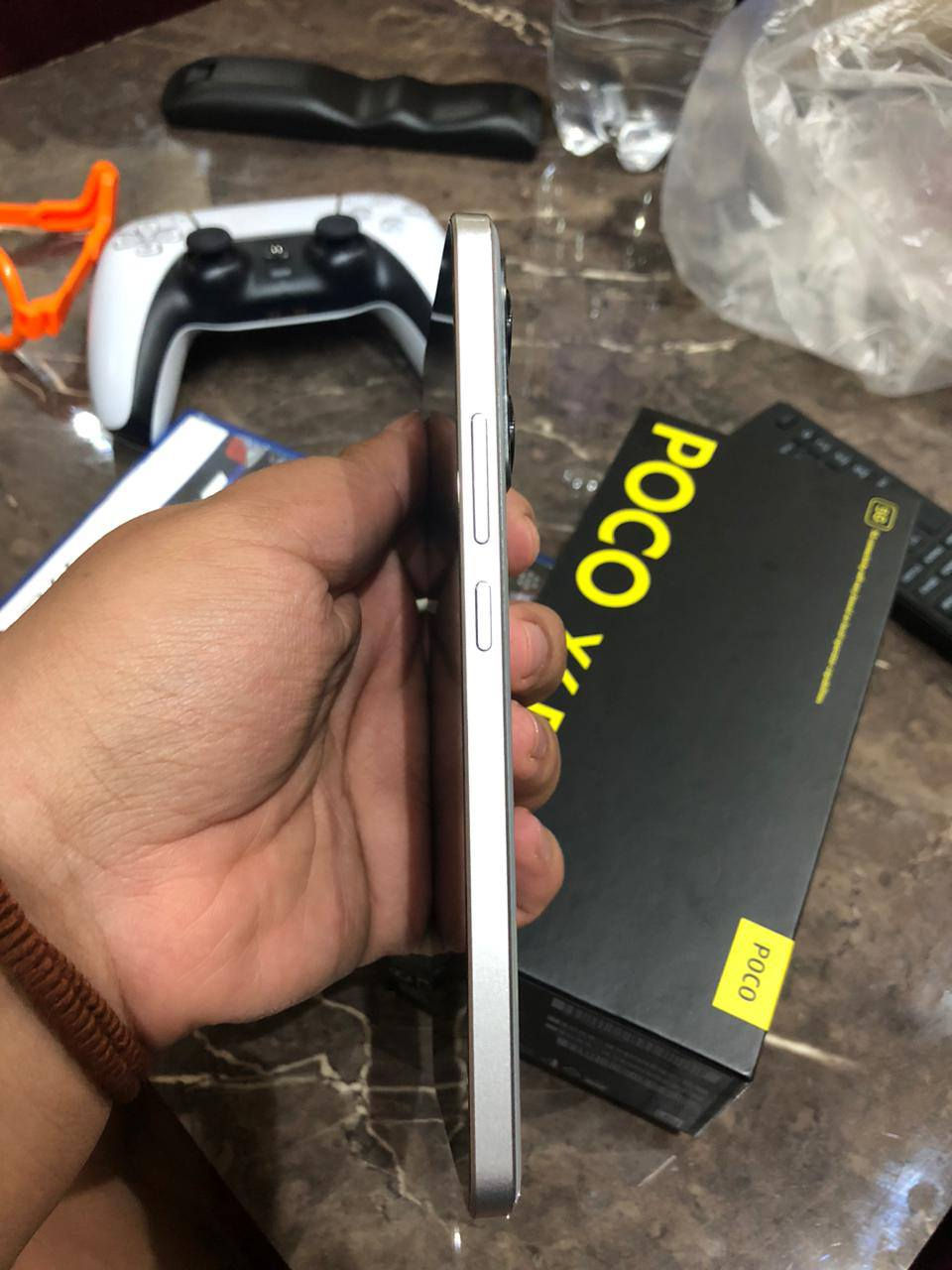 السلام عليكم 
POCO X6 PRO 5G 512GB  GREY 🩶 
120 فريم ببجي 
 نظيف غير داخل صيانة 
كامل ملحقات كارتونة وشاحنة وكفر 
ملاحظة / الشاشة بيها طبع اصبع ومتبين بالصوره وغير مؤثره ع اللمس نهائيآ 
السعر / 250 الف وبي مجال للشراي 
عنواني / بغداد الغدير ساحة ميسلون


**إذا كنت صاحب هذا الإعلان وتريد حذفه لأي سبب، رجاءا أرسل رسالة إلى الدعم الفني**