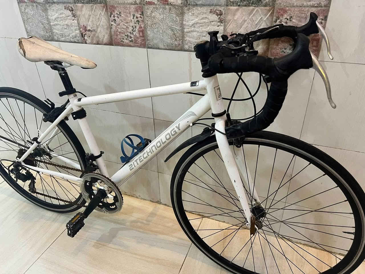 C700 بايسكل
الماركة معروفة
نظيف وكلشي بي شغال مكائن وكير وبريكات
السعر ١٢٥٠٠٠ وبي مجال بسيط
***********
