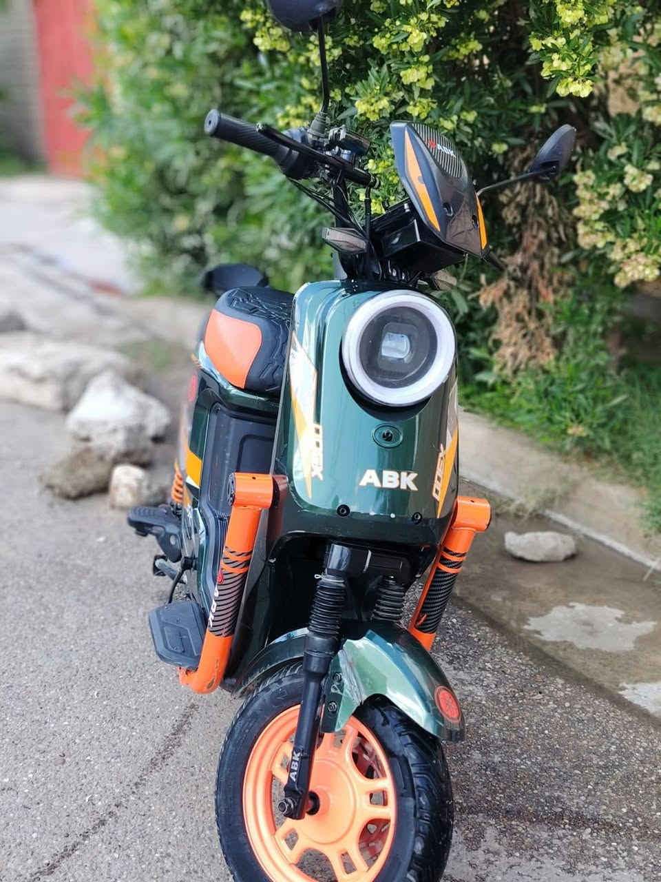 للبيع
دراجة شحن نوع X900 من شركةAPk
بطاريات عدد5 لكل بطارية 12فولت 25امبير
ملف 1500حقيقي 
بريك امامي خلفي هايدروليك
شاشة سمارت تحدد جميع العطلات ونسبة الشحن والسرعة 
عقل جوكر رياضي 
سرعة 75حقيقي
تمشيك مسافة 55 كيلو حقيقي
الدراجة مبدل سكليتر فقط شكو قطعة بل دراجة بلادي
الدراجة مستخدمة 2 شهر 
السعر 550 الف وبيه مجال 
مكاني بغداد الدورة الطعمة
لل أستفسار ***********
