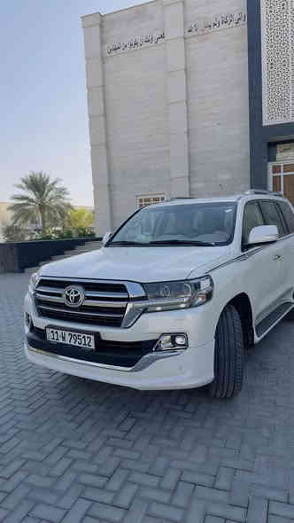 السلام عليكم ورحمه الله وبركاته
للبيع فقط تيوتا لاند كروز موديل2019 

GXR اصل

لون ابيض 

رقم بغداد  بأسمي ارقام وهزه وسنويه  وفحص كلها جديد 

مواصفاتها بصمه دخول بصمه تشغيل تحكمات ستيرن كروز سرعه شاشه جبيره كاميرا خلفيه 

كراسي جلد نضافه الجلد 100٪ 100 

كراسي كهرباء 

دبل ماوس فور ويل 

زراك لايت امامي 

8 ايرباك 

7 راكب 

3 قطع تبريد

صدر السياره بلادي ممفتوح

كير مكينه بلاديه ممفتوحات

ماشية 19 الف كيلو متر

جاهزه مناقصها شي 

بالخير على الي يشتريها

عنوان السياره . كربلاء 

سعر السياره.610$ مجال للشراي 

رقم الهاتف........***********
