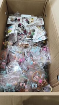 العدد 260 كيس كماشات وطباقات مشكل 🎀 كل كيس يحتوي على 4 او 5 او 6 قطع  ...