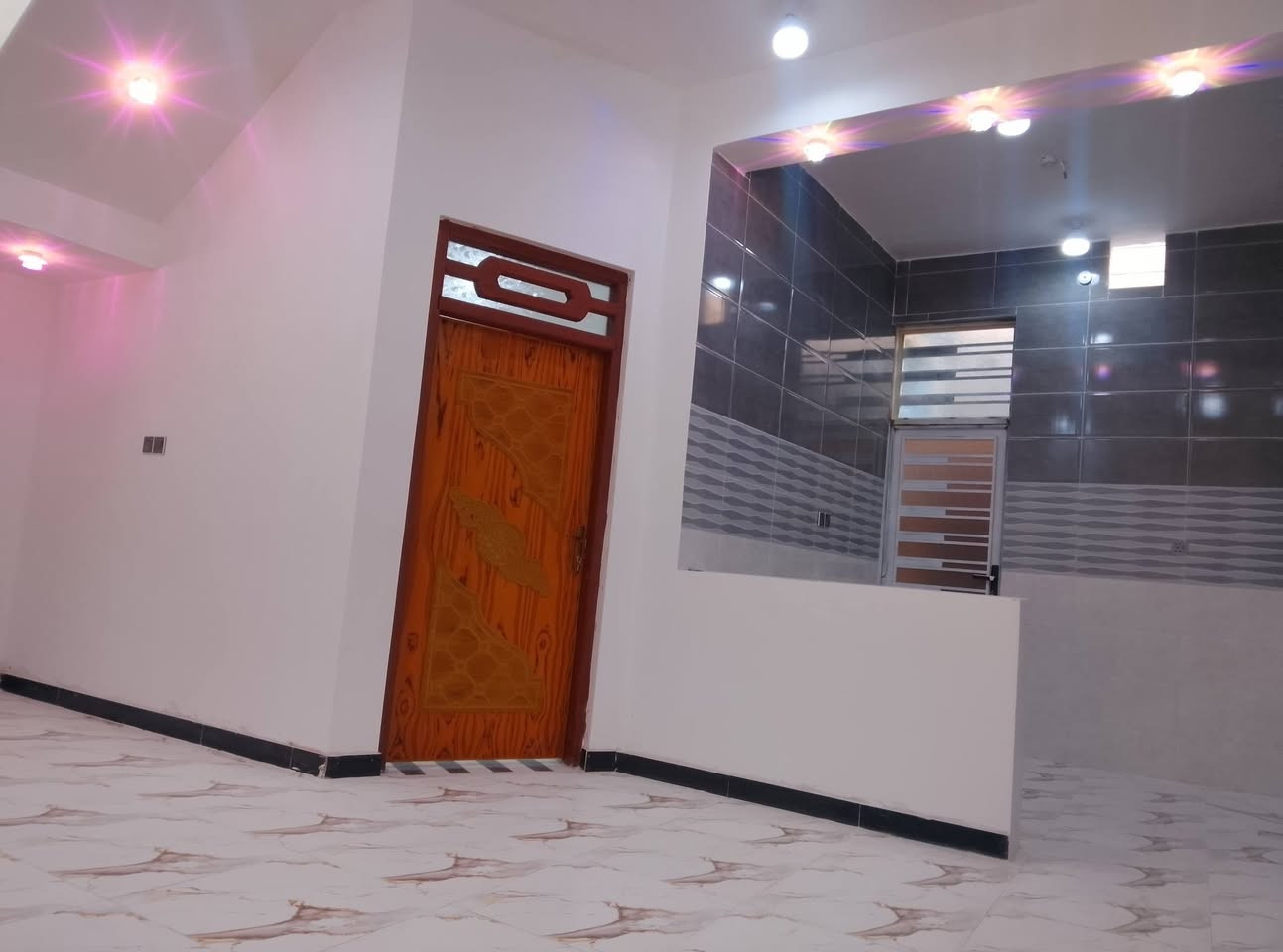 بيت خلفي 100م جديد بناء حديث شغل درجه اولى ستوه كمل حي الفداء سعر84 هاتف ***********
