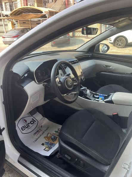 السلام عليكم 
للبيع توكسان 2022 خليجي بغداد رقم انكليزي بأسمي الجديد 
بدون صبغ فقط بارد خفيف يم الرقم الخلفي محرك وكير كفالة والملاحظات الي بالصور السيارة ترحيب مري شفط بصمة تشغيل عن بعد كراسي كهرباء السيارة ماشية 162 الف مكاني حي الاعلام رقم الهاتف *********** السعر 193
