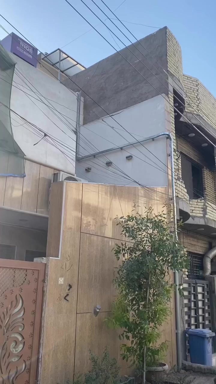 السلام عليكم ورحمه الله وبركاته
دار البيع المساحة 100 متر الطابق الأول استقبال مطبخ وغرفة نوم وحمام
طابق الثاني منفصل مأجرة 300,000
بي برج شركه زين واردها السنوي ٧مليون 
الموقع. زراعي حاتم السعدون 
الموقع جداا ممتاز.  
السعر مناسب ان شاءالله 
طابو زراعي إقرار محكمه بسمي 
واتساب ‭٠٧٧٣ ٥٦٣ ٤٤١٢‬
