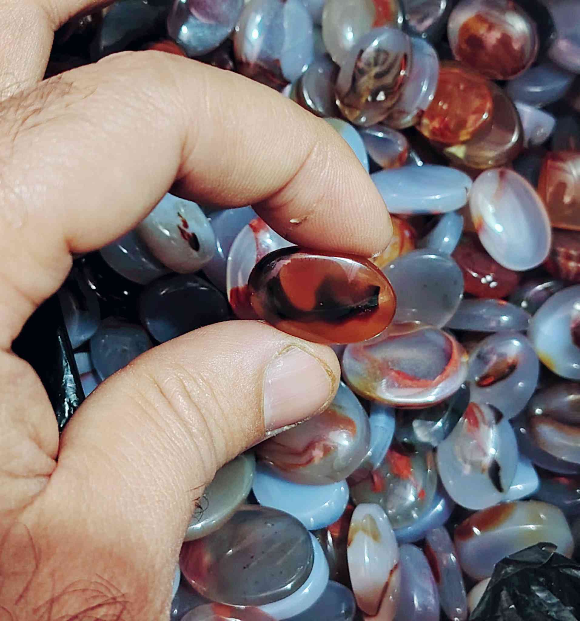 العقيق  المصور 
عدد القطع  2000  قطعه
ابيع جمله وينهم الي على باب الله 
واتساب او اتصال ***********
