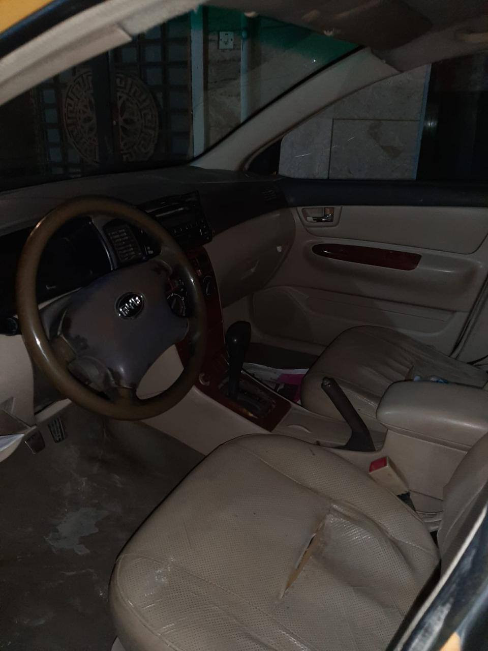 سلام عليكم بي وادي للبيع مصبوغة عام وباب مال سائق مبدل السيارة حلوة كير ومحرك مال كورلا اوتوماتيك والتبريد بي شكال مكانة بغداد العضمية السيارة موديل 2011 السعر 50 والسيارة موجود راعيهة تحويل ثاني يوم رقم *********** التواصل فقط واتساب
