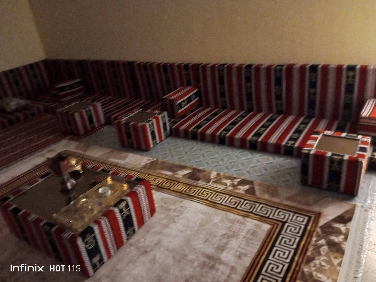 للبيع مستعجل جلسة عربية اخت الجديدة مع سيت طبلات سعرها قفل ٤٥٠  الف العنوان النجيبية ***********
