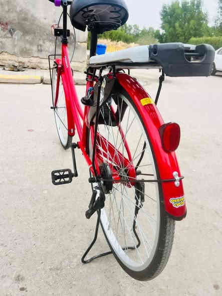 سلام عليكم بيسكل للبيع حجم (26) بيسكل  جاهز مانقاصه اي شي لسعر ب (115) وبي مجال مكاني (واسط نعمانيه) لاستفسار عل هاذه لرقم (***********)
