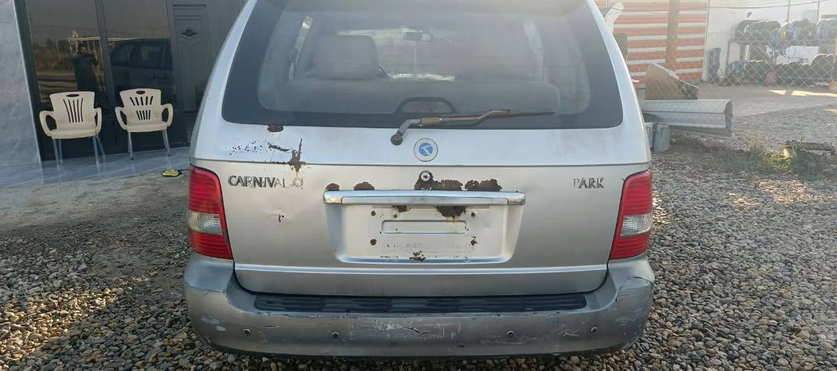 السلام عليكم كيا كرنفال للبيع موديل 2005 بدون رقم منفيس كير ومكينه وحداديه جديده دواخل نضيفه اكله وجاهزه مانقصها شي السعر 20ورقه وبيها مجال  بسيط للاتصال على الرقم ***********
