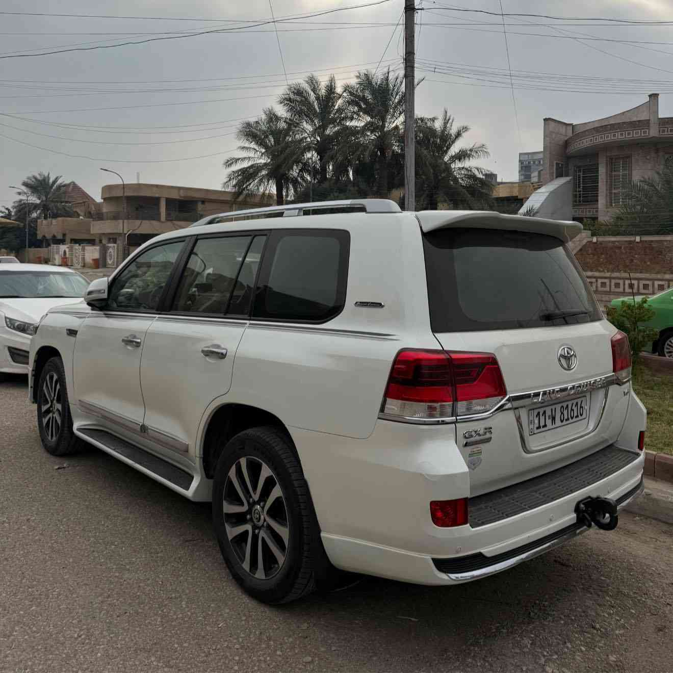 السلام عليكم للبيع او مراوس
لاندكروز 2019 ساز كراند تورنك GXR

فول مواصفات 1/1 
كشن 3دكم 
ثلاث شاشات 
8ايرباك 
باب صندوق كهرباء
السياره صارت بيهة طخه مال دراجه  خفيفه بدون دواخل وتبدل جاملغ وبنيد نفس الون ونفس الكود اصليات بدون قطره صبغ 
رقم بغداد  ب اسمي 
سياره جديده ماشيه 85 الف حقيقي 
تخم تاير صدر جديد سياره جاهزه 
مكان السياره واسط 

السعر 478 ورقه وبي مجال انشالله 
***********
