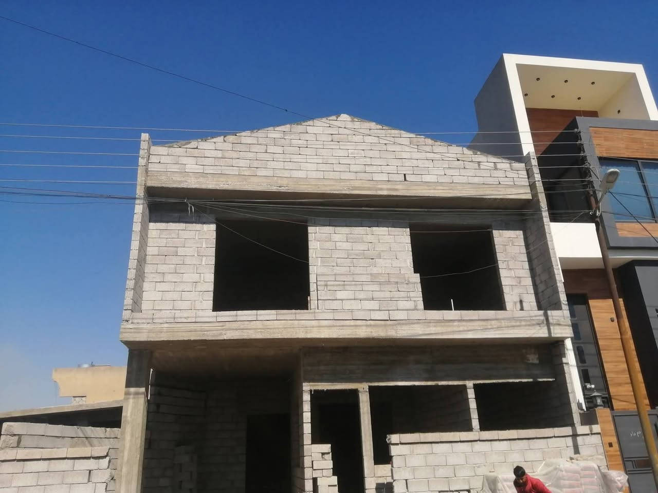 سلام عليكم نشتقل بناء ترميم تصعيد مواد البناء معالجة تشققات تواصل اكثر للاتصال ***********
