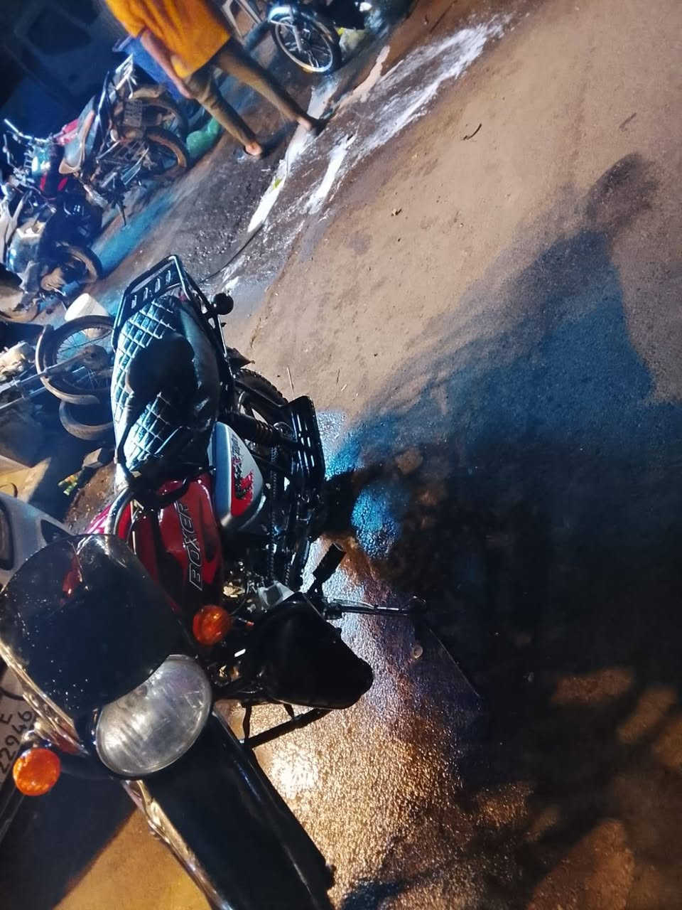 السلام عليكم دراجه بوكسر جاهزه بيها نواقص بسيطه اوراق أصولي
مكينه مكفوله ب مليون وبيها مجال مكاني بغداد 
***********
