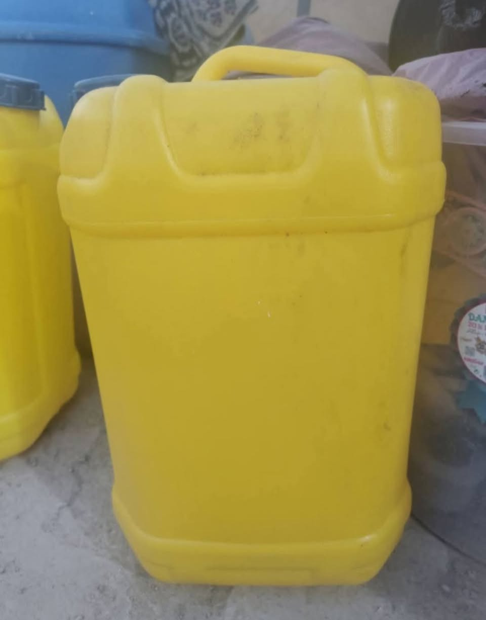 جلكانات 20 لتر نضيفه وجديده وقوية 
عندي مجموعه منهن  ( يفيدن للنفط أو الماء )  اليريد منهن يتفضل خاص او يتصل على الرقم ( متوفر توصيل داخل كربلاء ) ***********
متوفر واتس بالرقم 
#الجميعع
