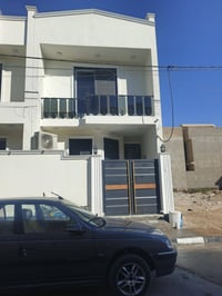 مشتمل بسياسين • طابقين • ٣نوم