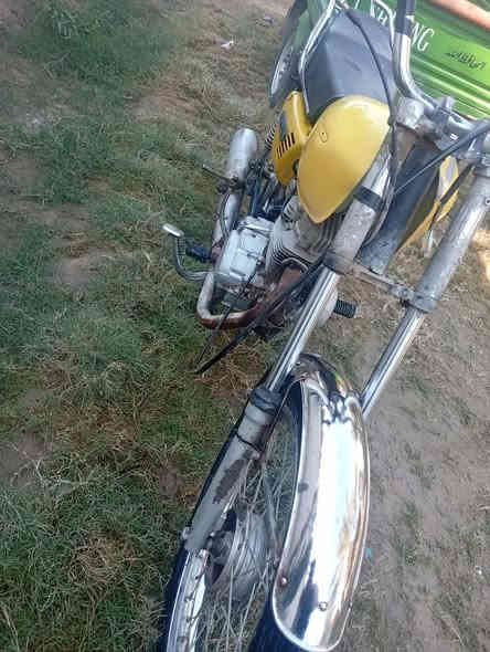 سلام عليكم دراجه للبيع كلك مكفول دراجه نضيفه محركه لا تبخير ولا تنقيص سعر 175 مكاني كربلاء طويريج ولشراي بخدمته***********
