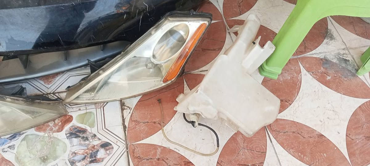 السلام عليكم غراض نيسان مورانو دعاميه اماميه وبك لات واحد ولاتات ثنين ودبه زراكات  زرف صغير العنوان ميسان 
*********** السعر 150 الف وبيهن مجال
