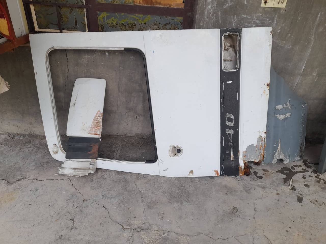 للبيع باب اكتروز صفحه اليسره+ لغد الصفحه اليسره +تريشه للتواصل لااتصال على الرقم ***********
