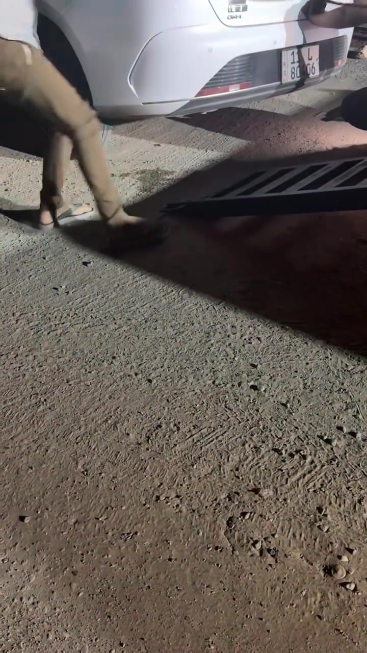 السلا عليكم عندي بي وايدي ديستروي موديل ٢٠٢٥ تعرضت الحادث بيع مستعجل مكاني ديالى ناحيه جديده الشط السعر ب١٦٥٠٠ وبيها مجال الرقم *********** ملاحضه تسحب السياره بكرين
