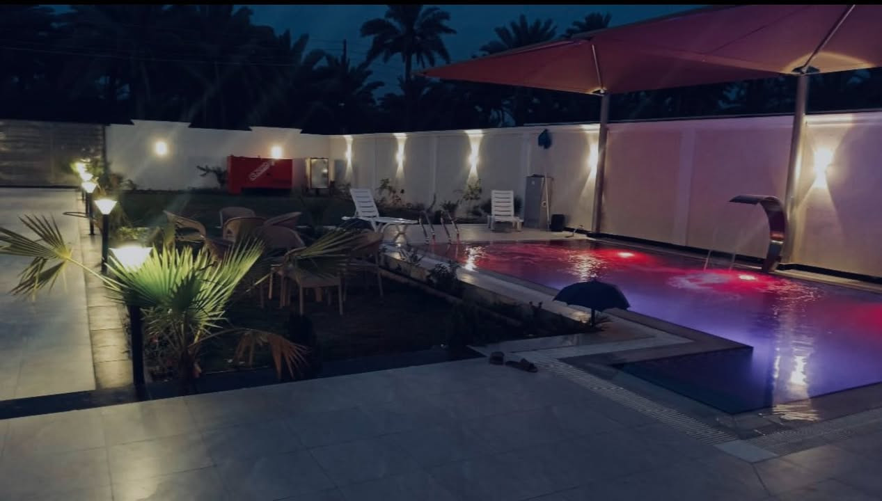 💫🌴 مـزرعــة أبــراك –  🌴💫
🌿 الشفت الكامل الصباحي: 100ألف
🌿 الشفت الكامل المسائي: 125ألف

🌿 والخميس مسائي 150

🌿 الجمعه صباحي 125

والمسائي 150

---

💥 العرض القنبلة – الحجز الثالث مجاني تماماً! 💥

احجز مرتين خلال أسبوع واحد،
واحصل على الثالث مجاناً بالكامل 😍
عرض لا مثيل له في أي مزرعة ببغداد!
⏳ العدد محدود والعروض مستمرة لفترة قصيرة فقط!
---
📍 الموقع:
بغداد – الدورة – البوعيثة (بعد مرقد الشيخ زوين)
🚗 على بُعد 15 دقيقة فقط من
---
🏡 مزرعة أبراك… رفاهية بكل تفاصيلها:
✨ بناء حديث نظيف بالكامل
🌸 حديقة واسعة مزروعة بالورود والأشجار
💦 مسبح بتعقيم وفلاتر حديثة
🔥 جلسة شواء خارجية رومانسية
⚡ كهرباء 24 ساعة
🚻 صحيات غربية حديثة
🏓 ألعاب للكبار – 🎠 ألعاب للأطفال
---
🧧 كل شخص إضافي: 15 ألف دينار
🛑 الشروط:
🚫 ممنوع إدخال الخمور
🚫 الإدارة غير مسؤولة عن الغرق
---
✅ موثوقة عبر تطبيق “أجرلي”
📲 للحجز والاستفسار:
📞 ***********
