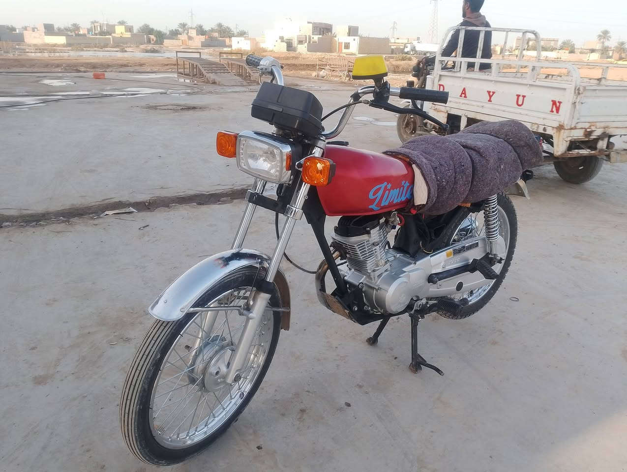 سلام عليكم دراجه ايراني للبيع شاصي 2021  ومكينه سيجي اصلي شرط  وتعميره كامل اصلي 2025 دراجه كامله ما بيها اي نقص مكفوله كفاله عامه السعر (575) مكاني قلعه السكر الرقم للأستفسار ***********
