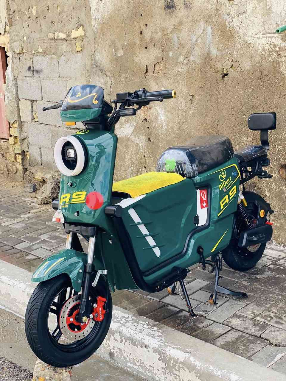 ‏دراجة شحن R9
‏موديل 26 
￼ صار شهر من مطلعها من شركة
‏ أم الصندوق
‏نظافة 100% 
‏بطاريات جديدة 
‏دراجة ماما شي قليل 
‏الرقم ￼📞￼***********
￼￼ جديدة جديدة ￼
