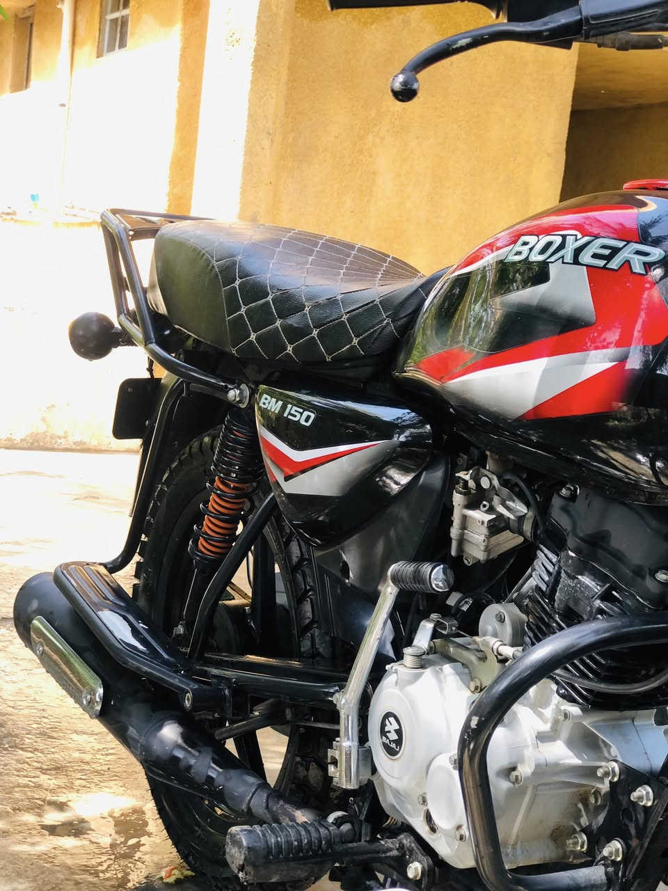 سلام عليكم دراجه بوكسر للبيع مكفوله كفاله عامه  شرط اي نقص مابيهه لمكان ديالى ناحيه السلام 
سعر مليون و150
اتصال ☎️ ***********
