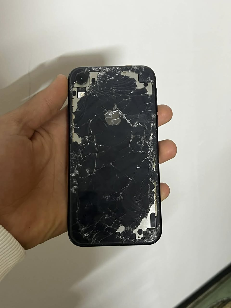 السلام عليكم متوفر آيفون اكس آر ذاكره 128الجهاز ممفتوح بس بي الضهر والكاميرا الخلفيه عطلانه السعر 130وبي مجال للتواصل***********مكاني تكريت
