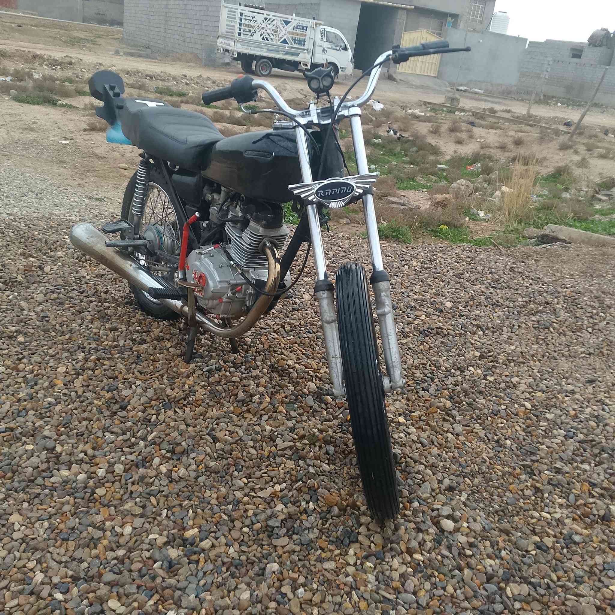 السلا عليكم شباب دراجه البيع شلعه ومعدل محرك خرس لعنوان ديالى دلى عباس  وهذه رقم ***********
