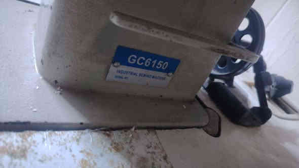 اخوان عندي مكينه خياطه للبيع مكينه قويه وجديده اسم المكينه صناعي سعرها 200 الف وبيها مجال للستفسار ***********. واتساب
