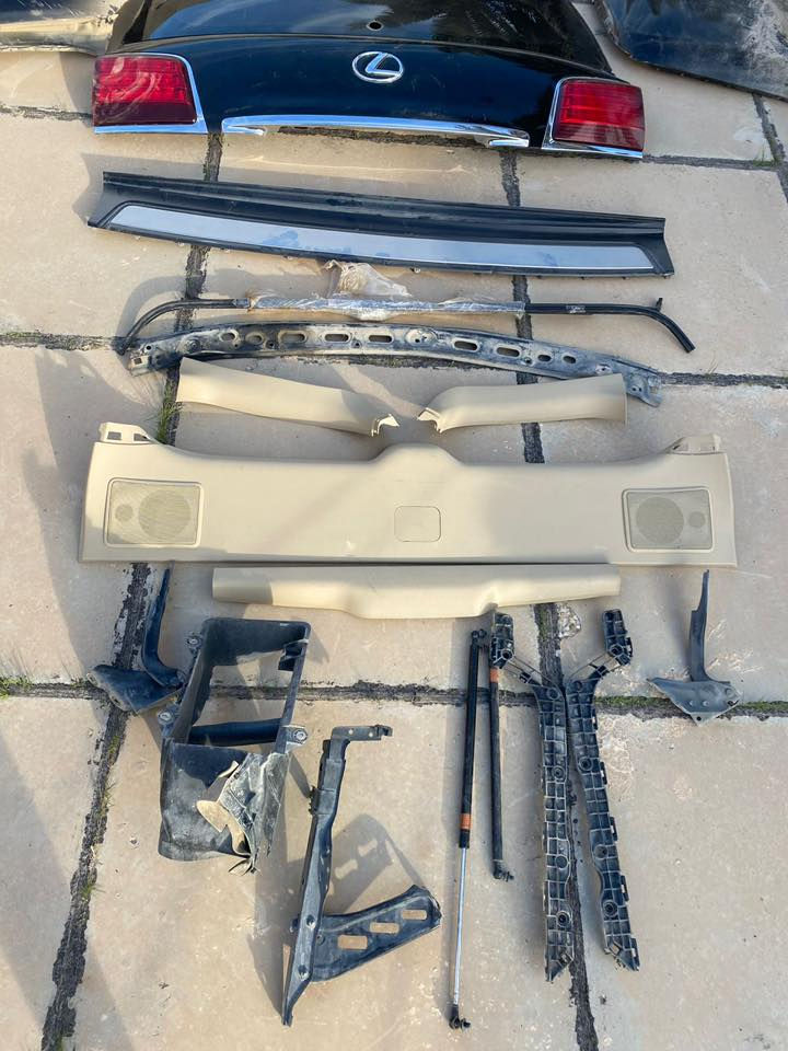 السلام عليكم ورحمة الله وبركاته 
بنيد و جامرلغات امامية و جامرلغات خلفية و جنطة مال لكزس ٢٠١٤ كلش نضيفات بدون اي صبغ و بدون شخط كلهن كفالة عامة  
اويالة ٢٠
 مكان:ديالى
للأستفسار اكثر الاتصال على الرقم
الرقم:***********
