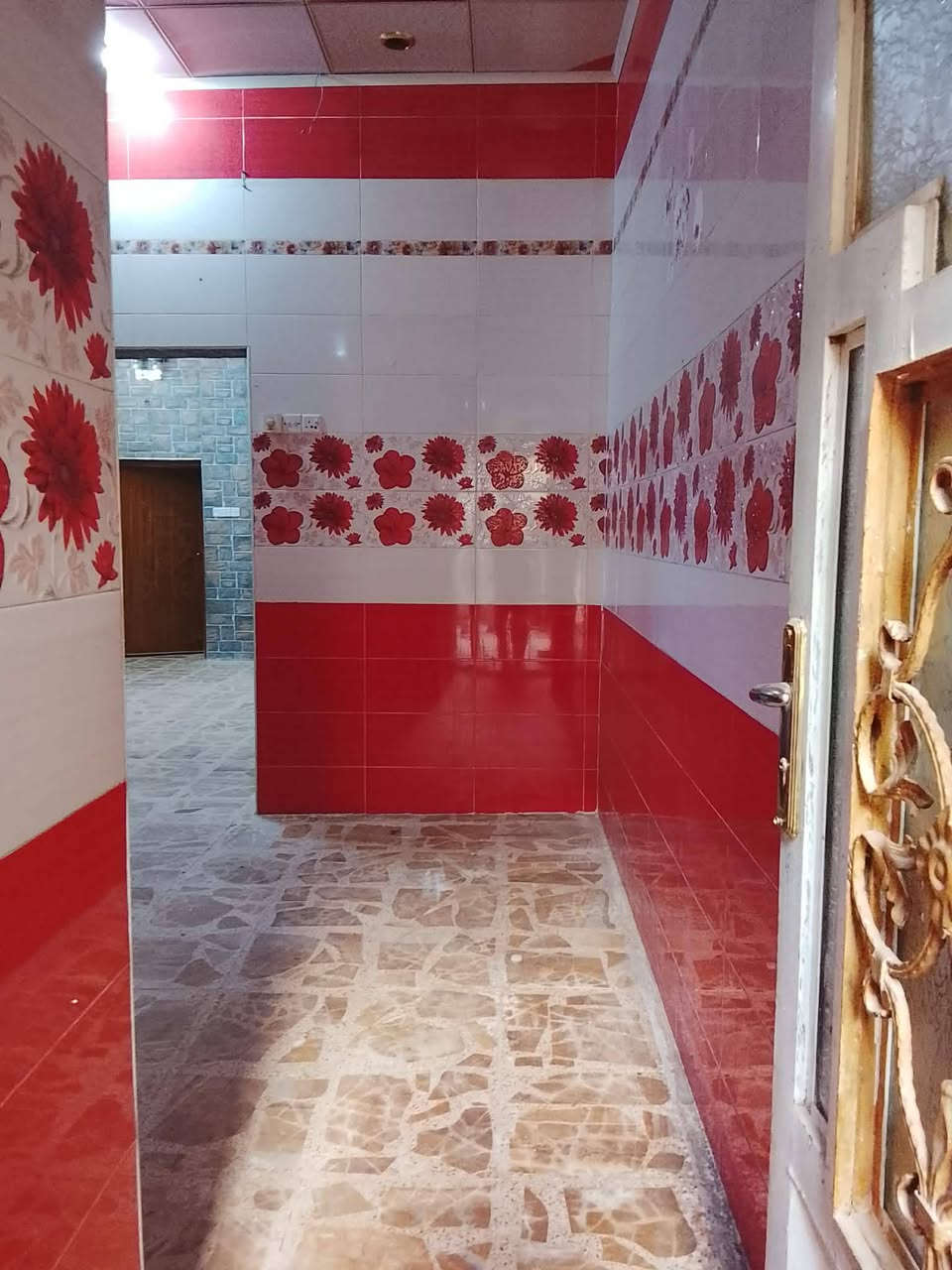 السلام عليكم 

بيت لايجار في النجف لاشرف حي النداء منطقت 48 شارعه مفتوح ع شارع المكاتب وثاني بيت عن الساحه مال مدارس لامسك والعنبر وعصر الضهور المدرسه الصينيه 

المساحه 100 م يحتوي ع استقبال صاله مطبخ غرفه نوم حمام توليت طابق الثاني غرفه وصاله وصطح

البيت كله كاشي وسرميك ونضيف بي تانكي وماطور مغسله سخان جديد 

ايجاره 250 الف


**إذا كنت صاحب هذا الإعلان وتريد حذفه لأي سبب، رجاءا أرسل رسالة إلى الدعم الفني**