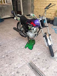 دراجه للبيع ما مفتوحه بس ثلاثات ومفلسه سعر 500 وبيها مجال قليل وهذا رق...