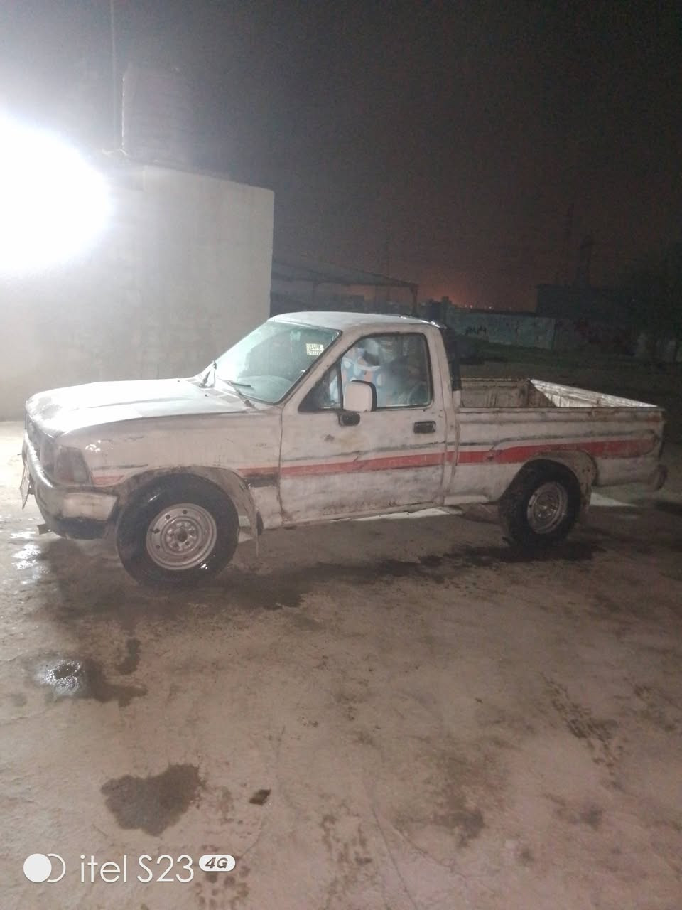 سلام عليكم سياره البيع موديل 1990 مكفول كير مكينه  تخم تاير سنويه تنتهي 2030 سياره بسمي رقم نكليزي سعر 35 وبيه مجال *********** مكان بصره
