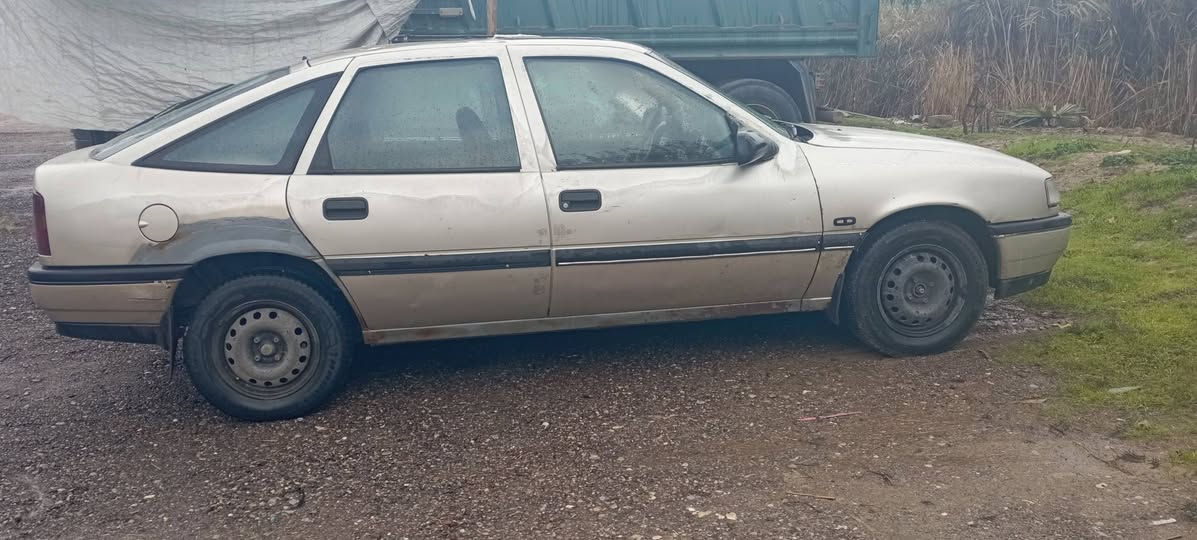 السلام عليكم 
اوبل فكترا جنطه للبيع 
موديل 91
رقم نينوى الماني 
سنويه جديده لل28
حجم المحرك 20 لاصرف والانفخ سياره بلا صبغ بس قحلان 
السعر (36) ورقه وبيها مجال لطيبين 
رقم الموبايل ***********
