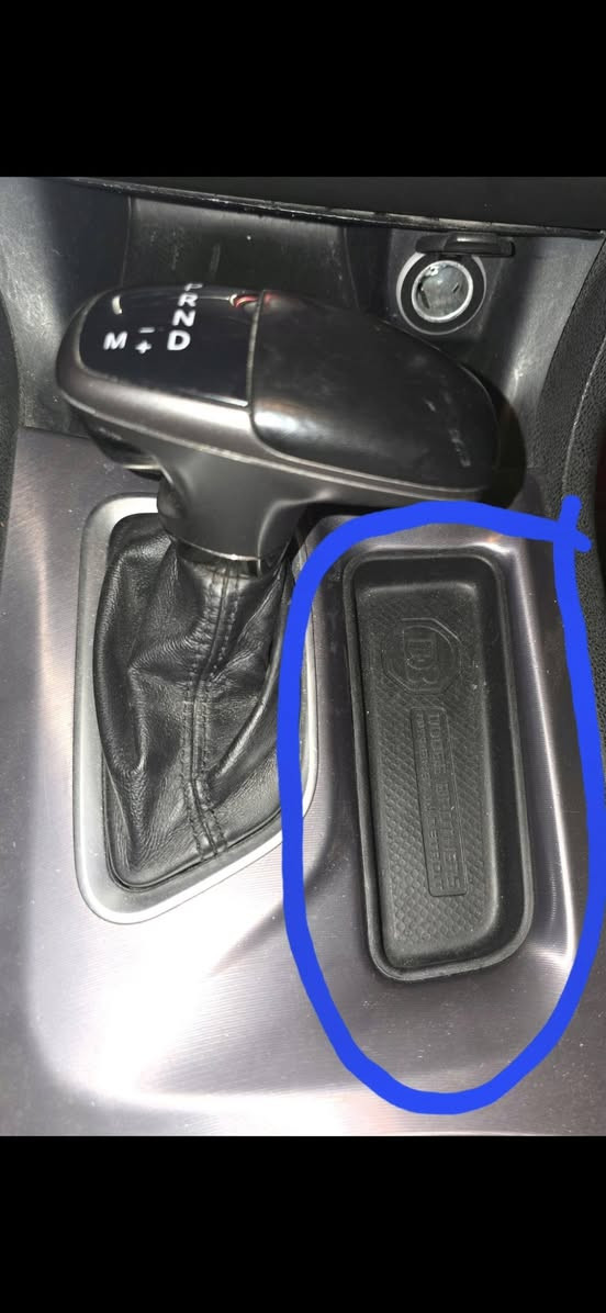 السلام عليكم شباب عندي دبات خلفيه واحد بي ماطور والثاني لا رايدهن 75 الف
وعندي جلده اليم الكير مال جارجر 
وكفر حزام الي يجي بالكراسي الاماميه 

العنوان نجف ***********
