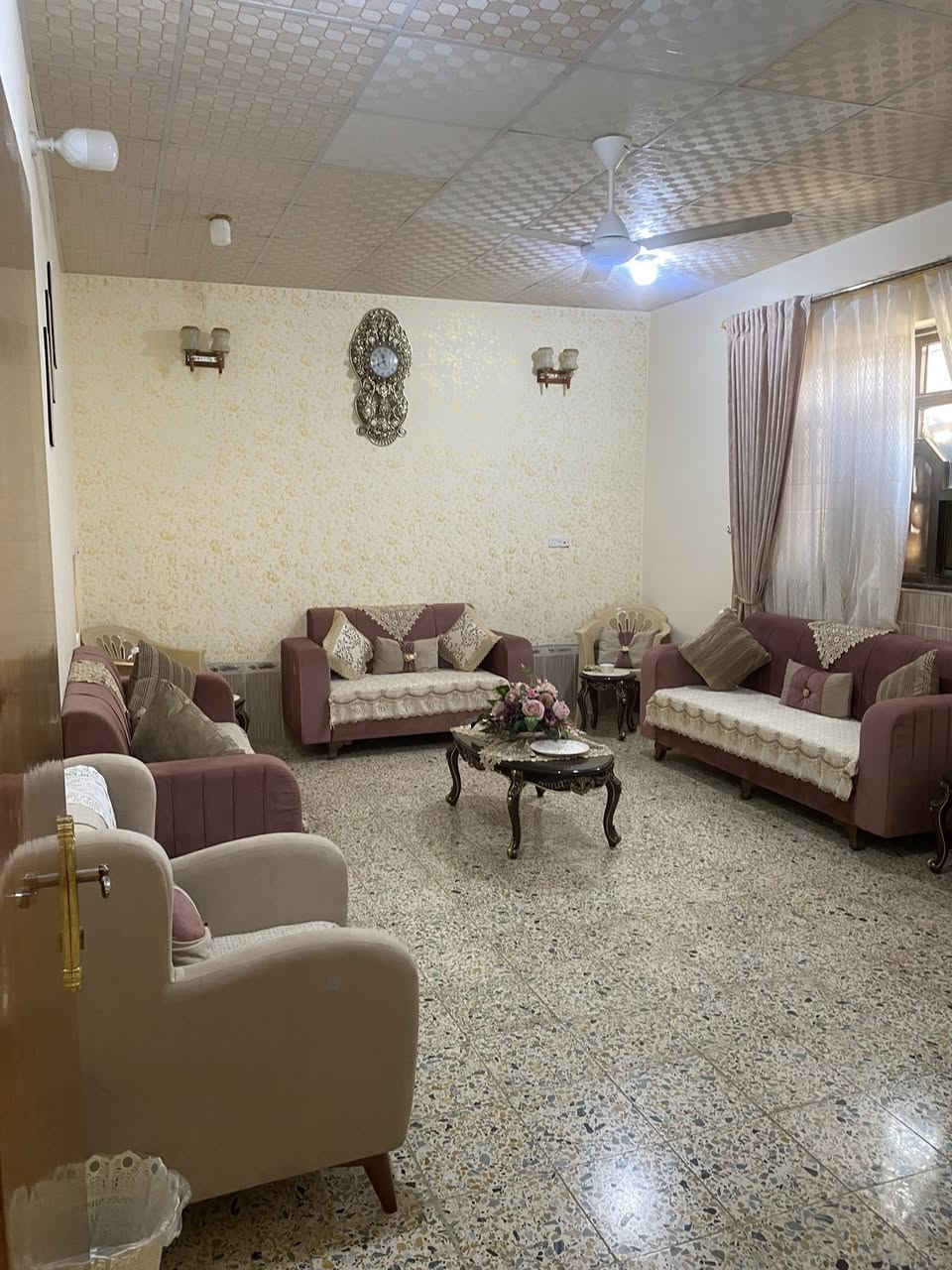 عنوان بيت ركن تجاوز  بيه معامله طابووووؤووو ب بالمعموره مساحه ٤٥٠ متر متكون من  طابقين  كلدور وديوانيه وصاله وغرفتين نوم وصحيات ومطبخ حار وبارد كبير ومنور واسع وممر داير بيت وطابق ثاني متكون من غرفه كبيره ومخزن وسطح 
وبي طرمه كبيره وصحيات خارجيه وكراج سياره وحديقه كبيره ومزروعه البيت نضيف كله كاشي وقاط ثاني سيراميك يرهم مراوس او بيع وسعر (٩٠) وبي مجال 
 رقم***********
