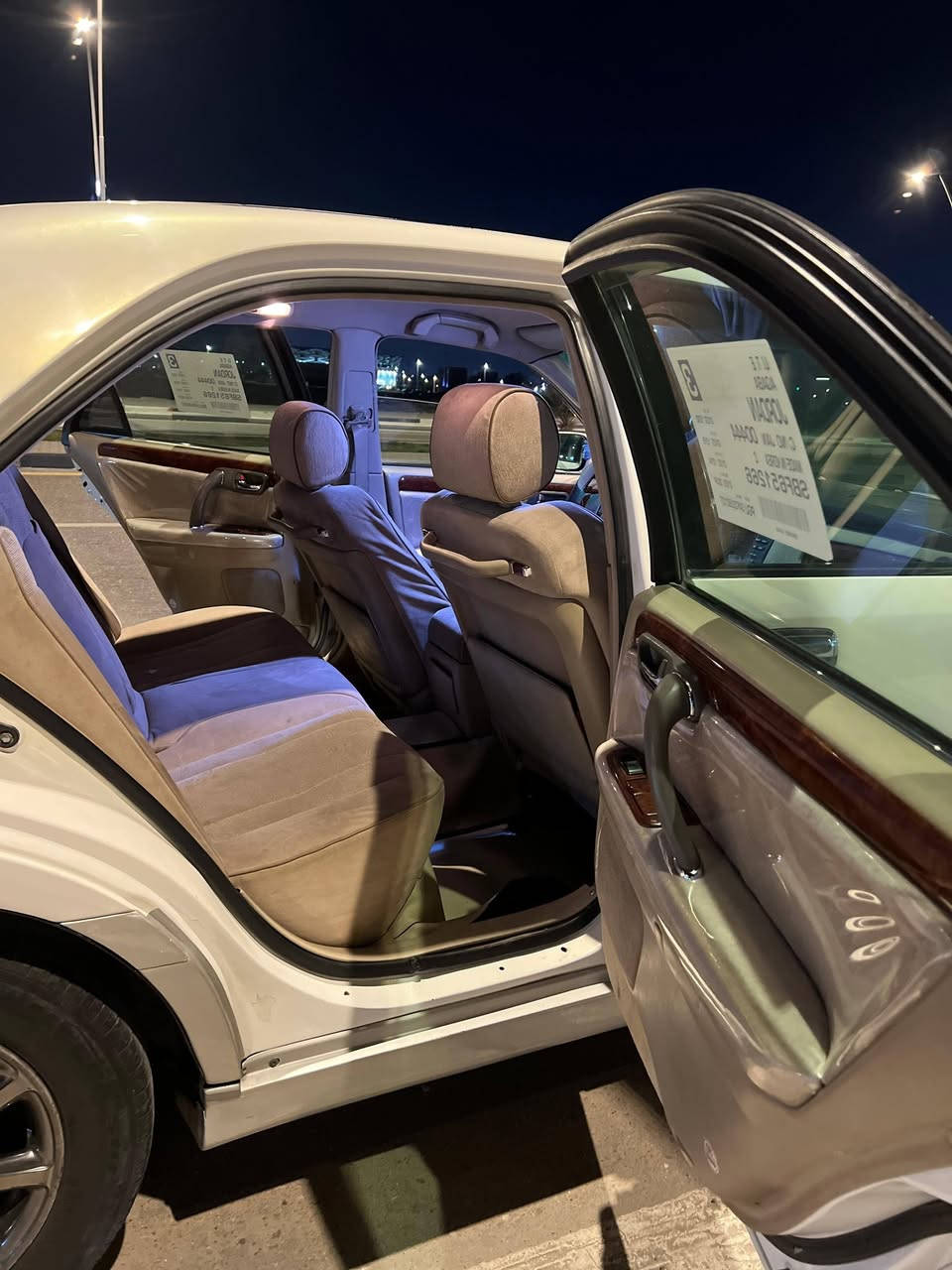 السلام عليكم اخوان سيارة ملكة سيارة أصولية شاصي 71 بيها مدكر باليابان وضربة من كدام وبيها تلحيضات صبغ حدادية جديدة عربانة جديدة ويل كب برونزي نجمة 
مكينة جديده تخم تاير سيارة صافية مكينة فيفيتي فيشتين 
السعر 98وبيها مجال قليل 
رقمها بصرة العنوان البصرة حي المهندسين هاتف ***********
