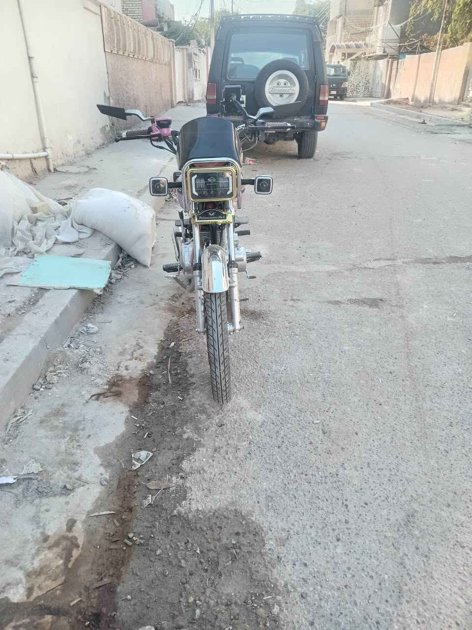 للبيع دراجه كفاله من كلشي جديده اب معنه الكلمه صارلها 3 اشهر بل شارع ***********
