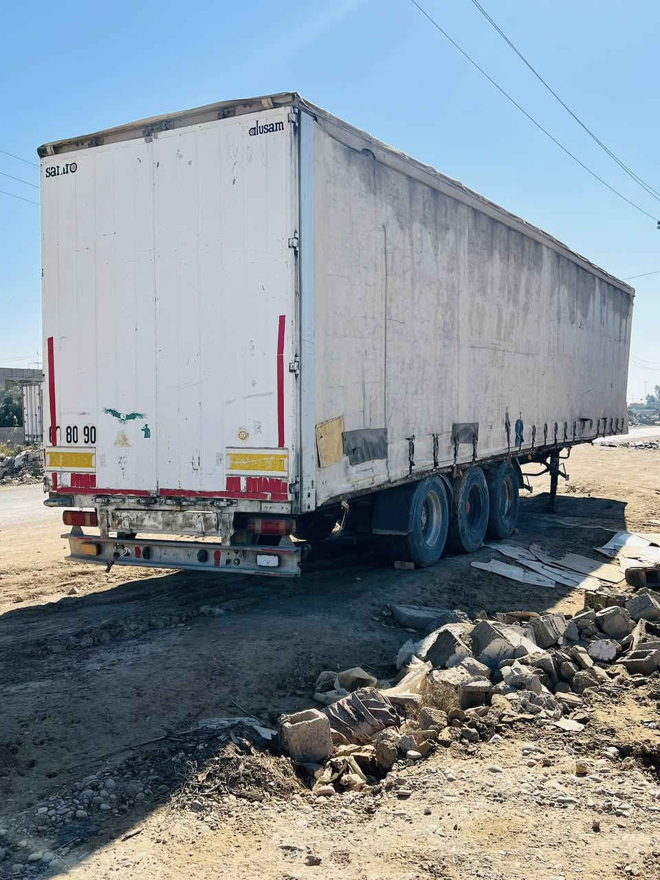 ‏للبيع عربانة نص جناب السعر 60 وبها مجال)(***********)(***********
