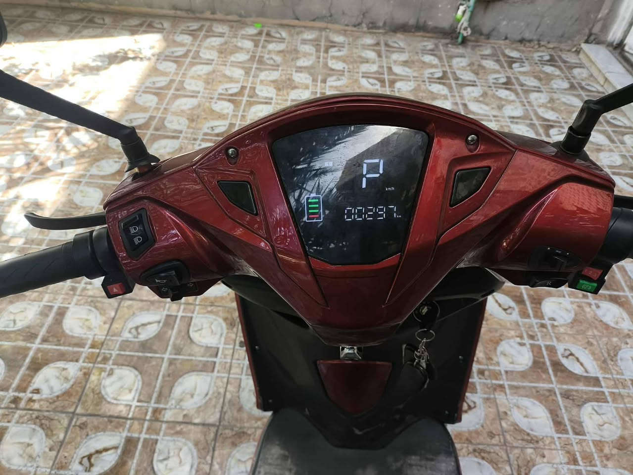 دراجه جديده شحن فئة A  بيها شلعه و 3  نمرات وبيها نضام رجوع الخلف R بطاريات 5شاشه مرايات صندوك كبير    اشاير لايتات زنون هورن بصمه ستان مكان كيبل شحن قفل ستيرن نضام سرقه سكيورتي مثبت سرعه مكاني نجف الكوفةالسعر 400
***********
