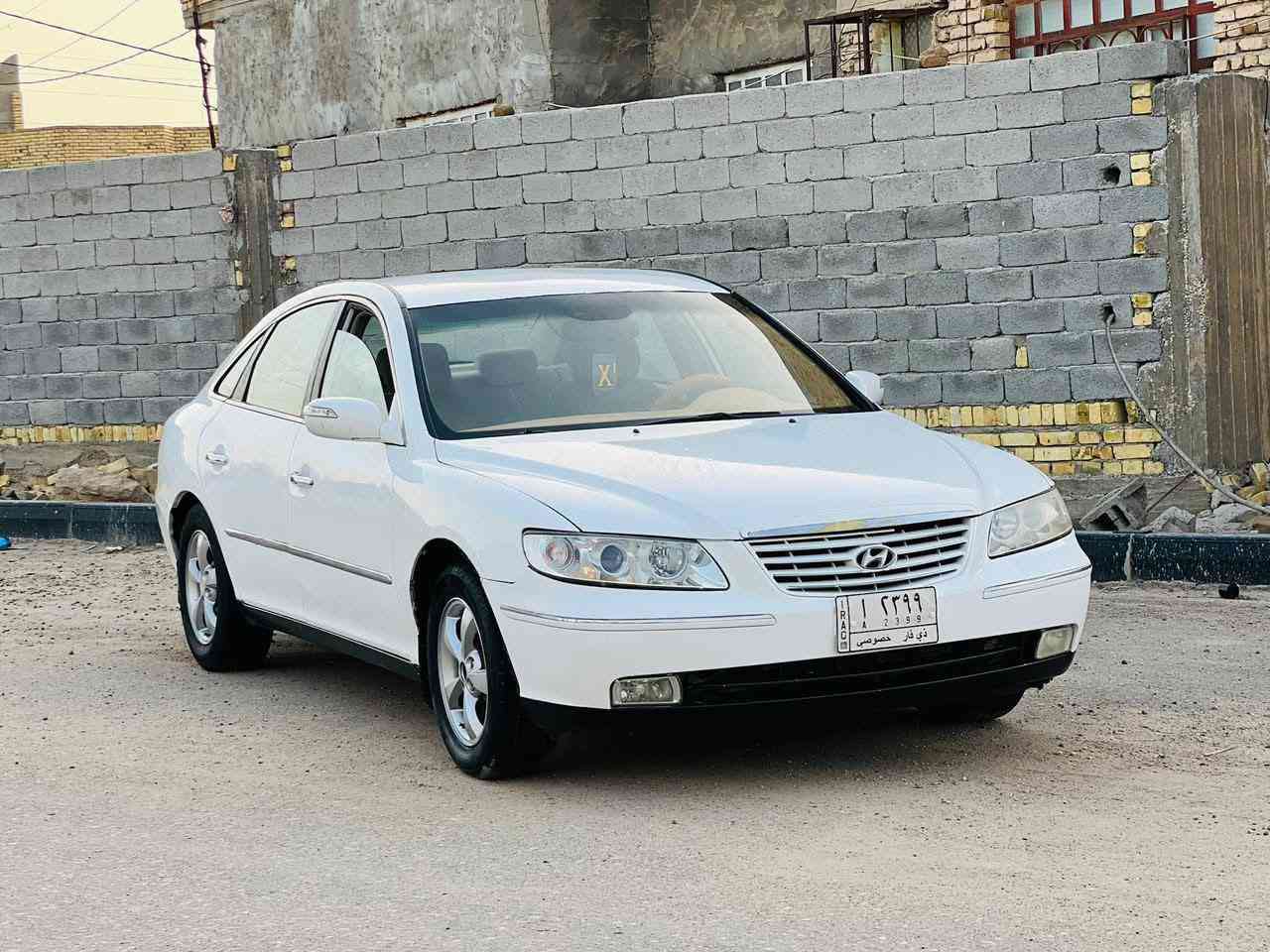 السلام عليكم سيارة هونداي ازيرا 2008 جاهزه نقص بس حداديه فقط ومصبوغه عام جماليه السعر 75 وبيها مجال حك الجيه للاستفسار على الواتساب متواجد *********** العلوان البصرة
