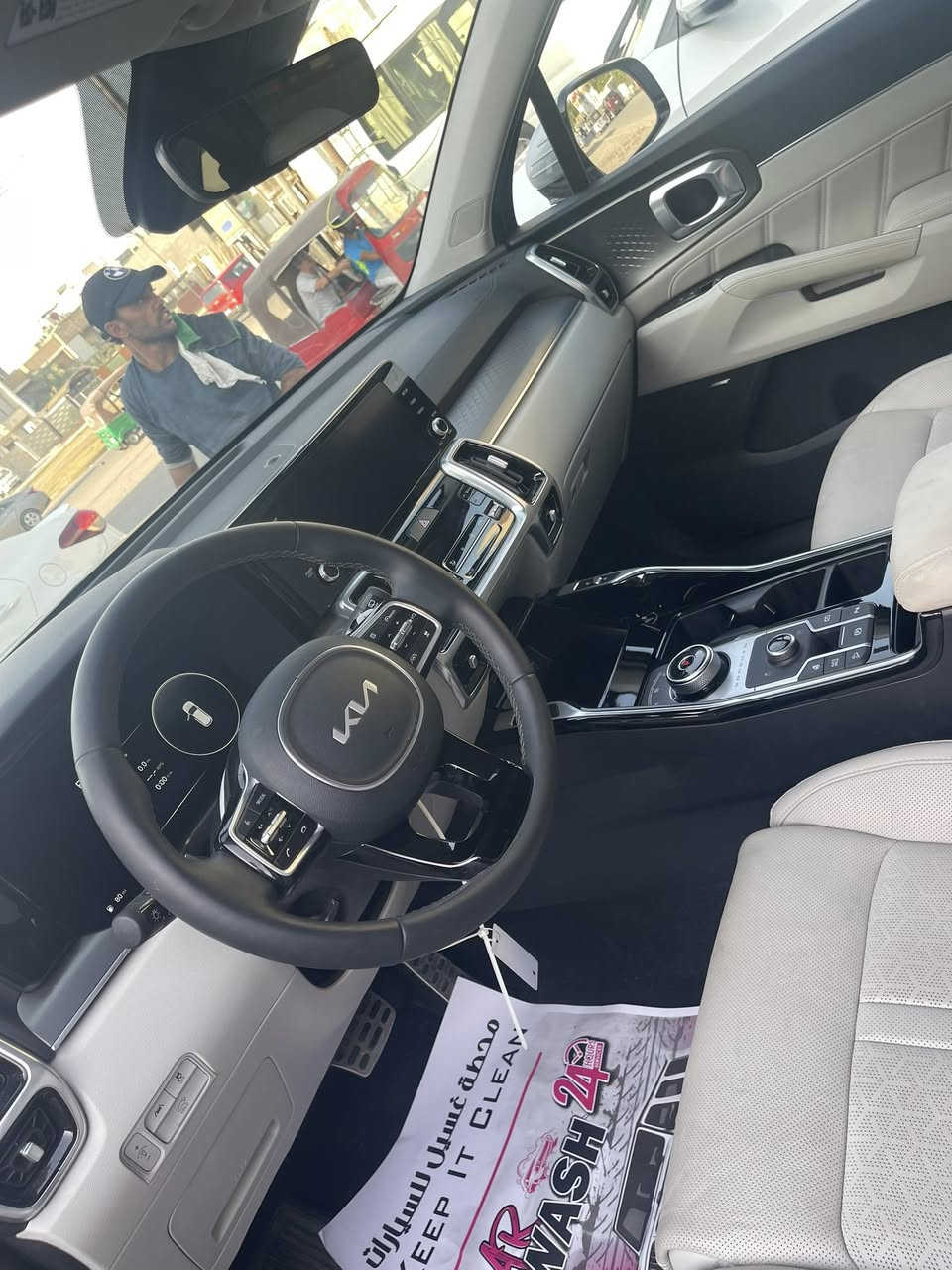 � للبيع: Kia Sorento Hybrid 2024 EX وارد أمريكي – فل مواصفات 🚗
🔹 الموديل: 2024
🔹 الفئة: EX (هايبرد)
🔹 الوارد: أمريكي
🔹 نوع الوقود: بانزين هايبرد (اقتصادية وقوية)
🔹 الحالة: ممتازة )
🔹 اللون: ـــــــــ (سلفر)

🔹 محرك 1.6 تيربو هايبرد (اقتصادي وقوي)
🔹 قوة 227 حصان
🔹 ناقل حركة أوتوماتيك 6 سرعات
🔹 دفع رباعي 

✨ المواصفات (فل كامل)

✔️ كشنات جلد منفصل VIP
✔️ تدفئة وتبريد أمامي
✔️ تدفئة خلفي
✔️ تدفئة ستيرن (دركسون)
✔️ شاشة كبيرة مع نظام ملاحة
✔️ Apple CarPlay & Android Auto
✔️ 5 كامرات (360 درجة)
✔️ حساسات أمامي وخلفي
✔️ رادار + مثبت سرعة ذكي
✔️ تحذير نقطة عمياء
✔️ تشغيل بصمة + دخول ذكي + تشغيل عن بعد
✔️ صندوق كهربائي (فتح وغلق كهرباء)
✔️ جنوط ألمنيوم قياس كبير 19
✔️ إضاءة LED كاملة

💰 السعر المطلوب: 285 ورقة

📍 الموقع: ـــــــــ (بغداد)
تواصل خاص ورقم فقط واتساب ***********
