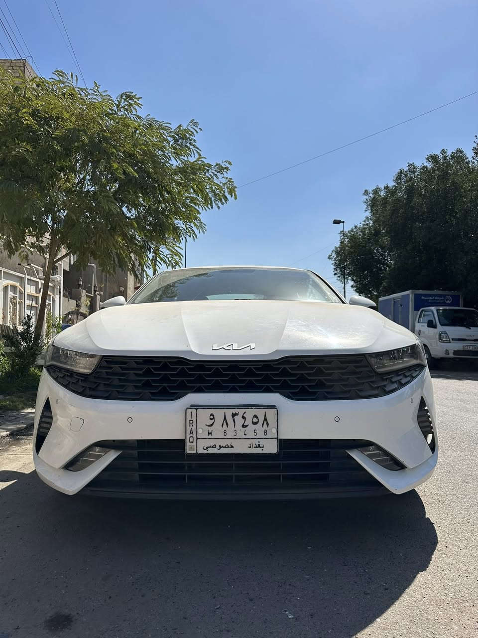 السلام عليكم 
للبيع كيا k5 خليجي استلام شركة
السيارة جديدةبمعنى الكلمة كفالة عدى رصعة كد شبر بالباب الخلفي راجع بارد والبقي كفالة من شخط وتكحيل 
المواصفات 
شاشة كبيرة 
حساسات امامي خلفي 
تبريد قطعتين 
مري قلاب 
كشن كهرباء
وباقي المواصفات عدا الفتحة والجلد 
السعر ١٩٥وبي مجال
مكان السيارة شارع فلسطين
الرقم: ***********
