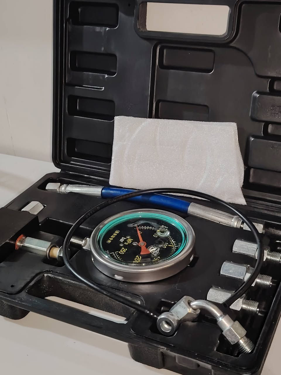 جهاز اختبار ضغط مضخة الديزل بنظام "السكك المشتركة" (Common Rail High Pressure Tester)، وهو مصمم خصيصاً لفحص وتشخيص أعطال نظام الوقود عالي الضغط في محركات الديزل الحديثة.
السعر 75 الف


**إذا كنت صاحب هذا الإعلان وتريد حذفه لأي سبب، رجاءا أرسل رسالة إلى الدعم الفني**